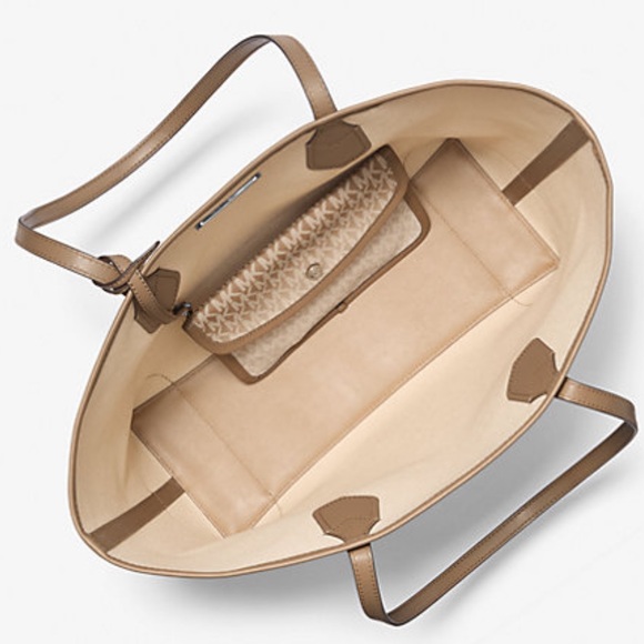 Michael Kors Eva Large Ombré Signature Logo Shoulder Tote Bag
Husk
NWT - Picture 3 of 16